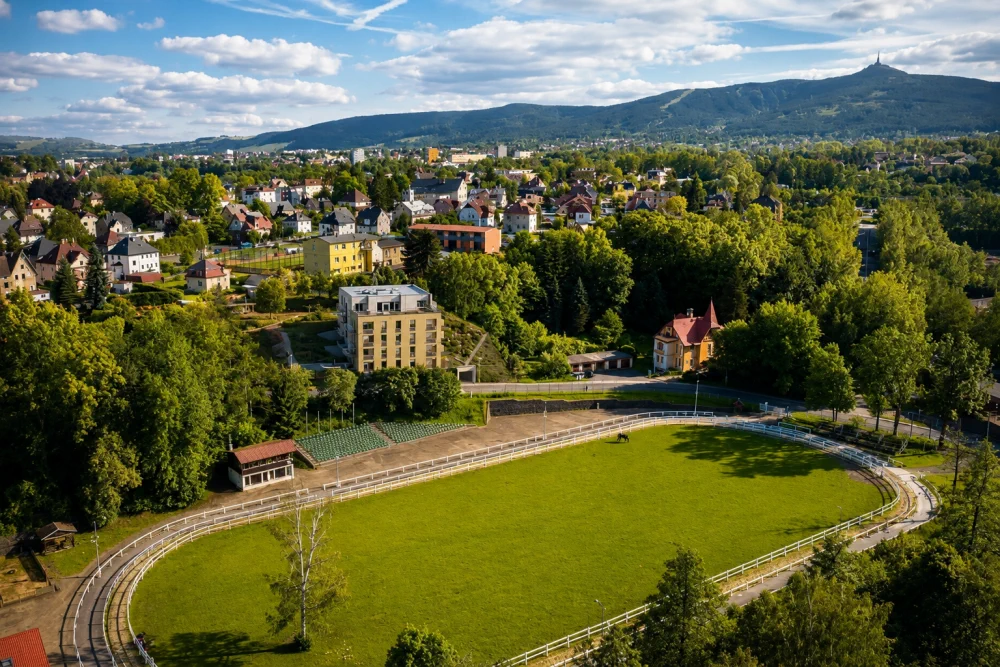 Vizualizace novostavby a jízdárny před ní